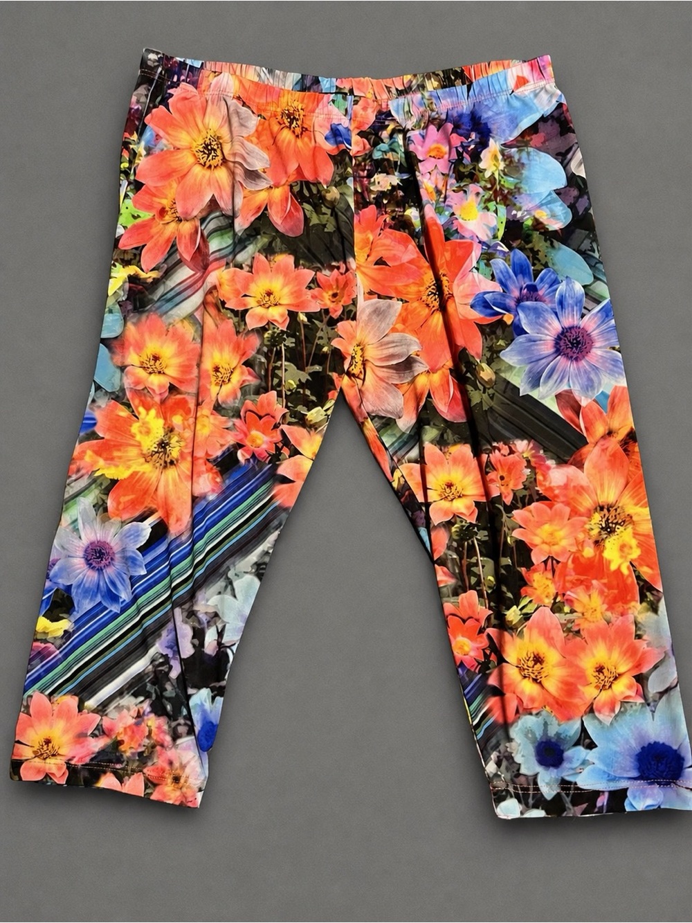 Vibrant Floral Capri Leggings - Multicolor